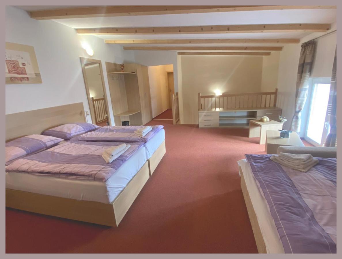 Apartmany Tiva Ostrava Bagian luar foto