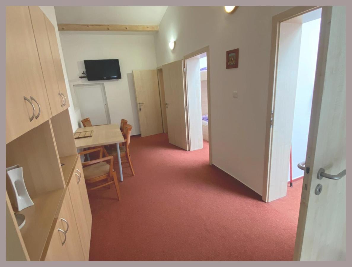 Apartmany Tiva Ostrava Bagian luar foto