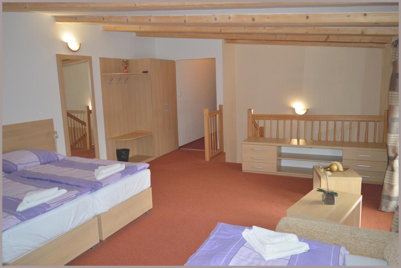Apartmany Tiva Ostrava Bagian luar foto
