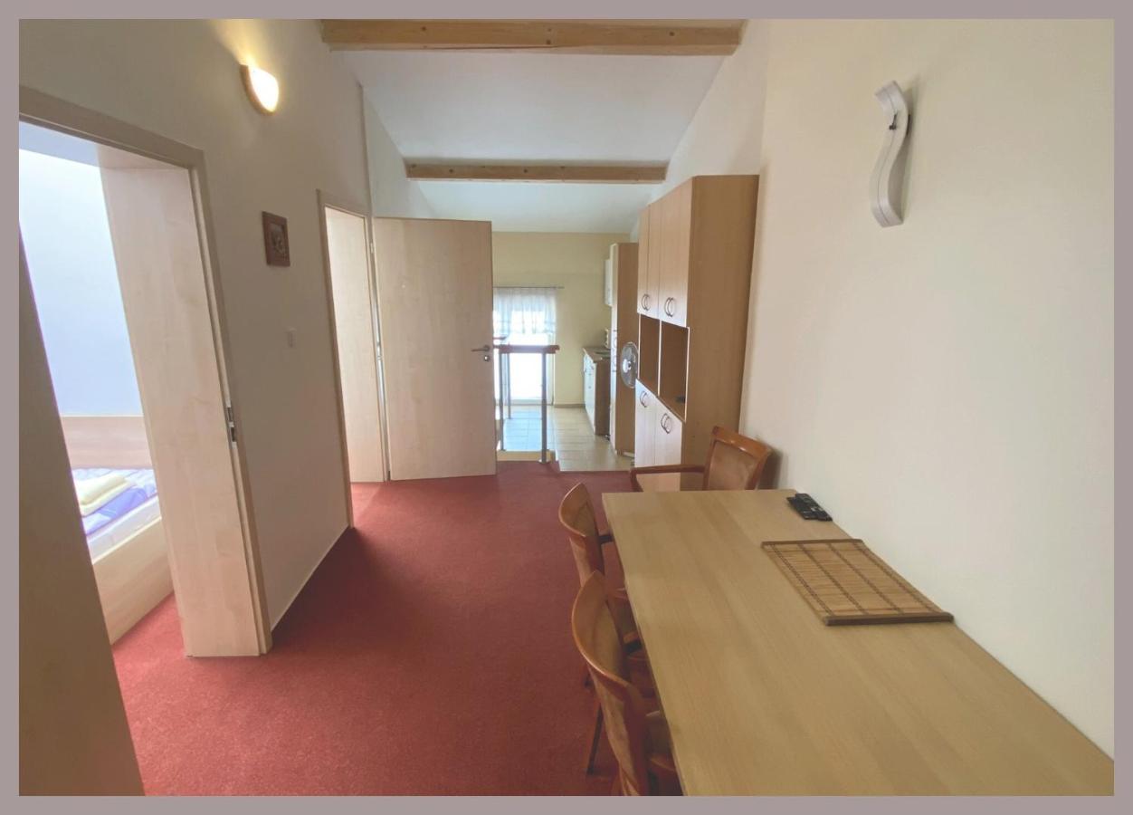 Apartmany Tiva Ostrava Bagian luar foto
